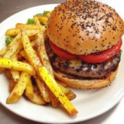 hamburger mit Pommes